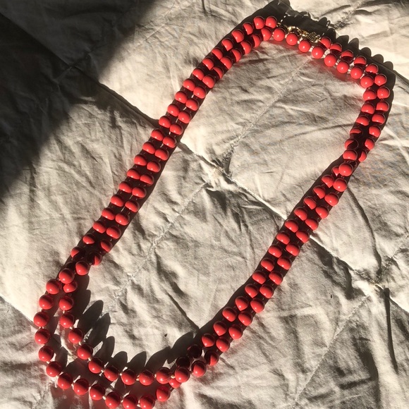Stella and Dot necklace, w decorative pin